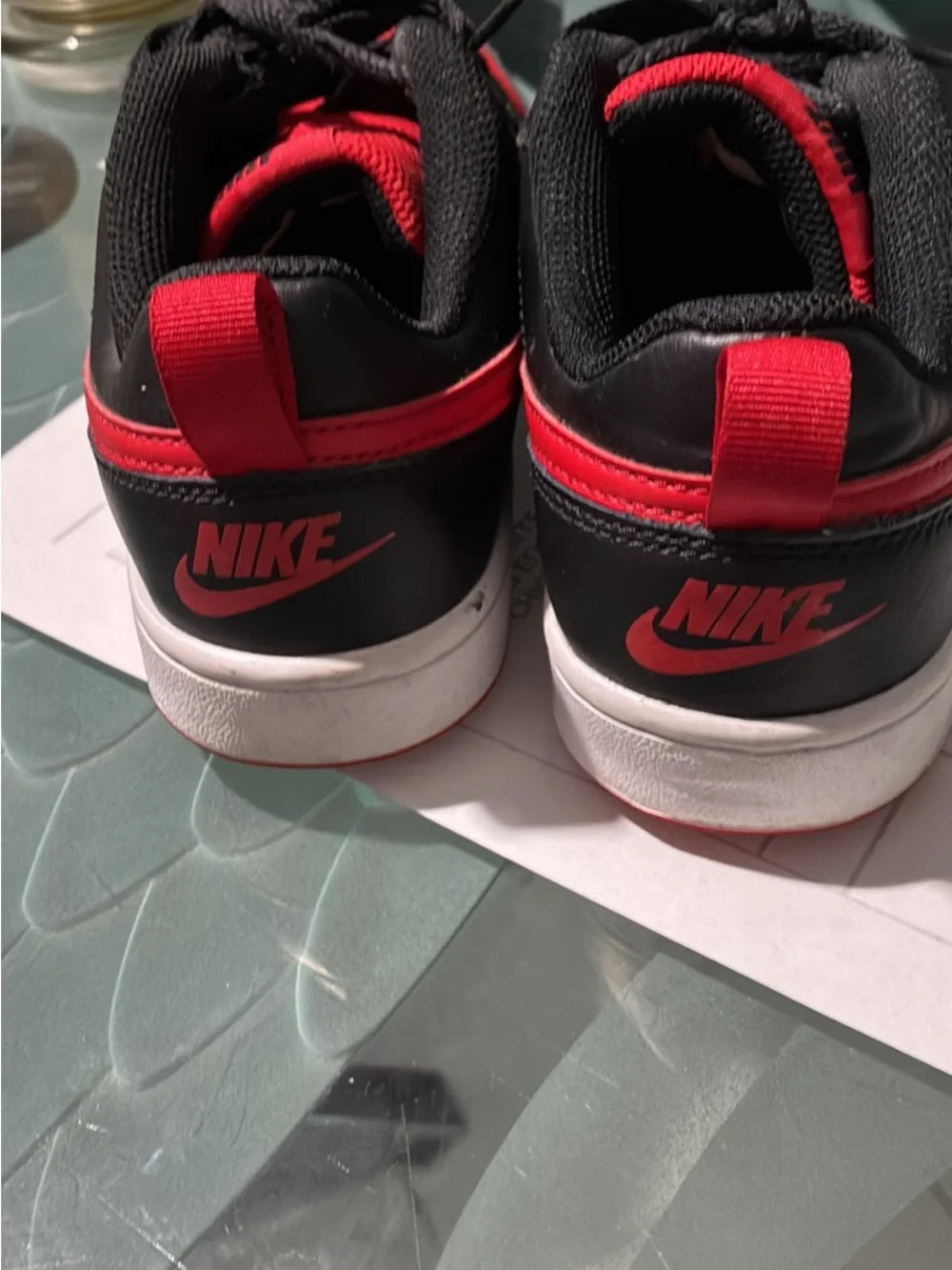 Nike Kids Black and Red Low-Top Sneakers